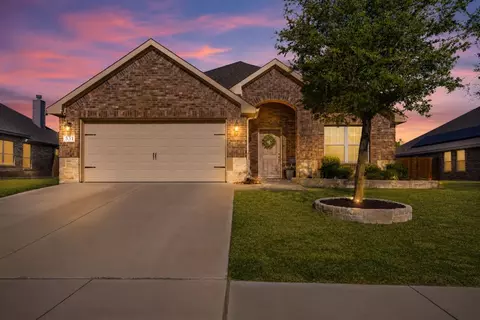 531 Hidden Springs Trl, Azle, TX 76020