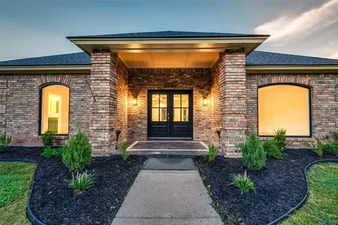 9904 Wandering Way St, Benbrook, TX 76126