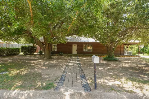 1112 Caprice Dr, Grand Saline, TX 75140