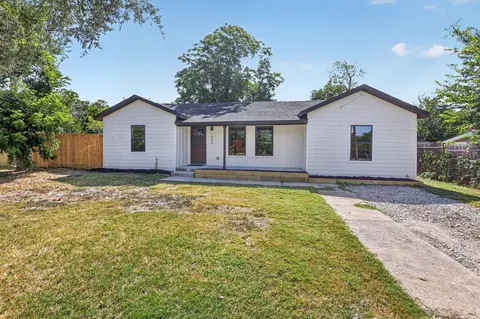 1004 Parker St, Fort Worth, TX 76112