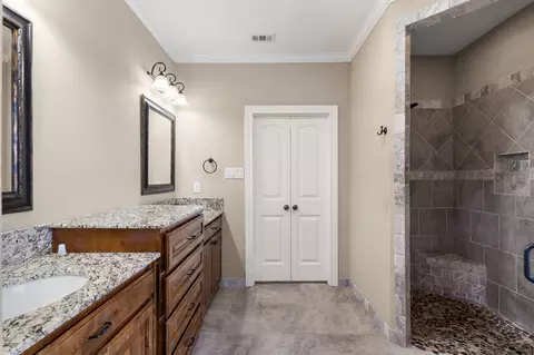 Bath - 2304 Augustine, Waco, TX 76712 photo 1 of 6