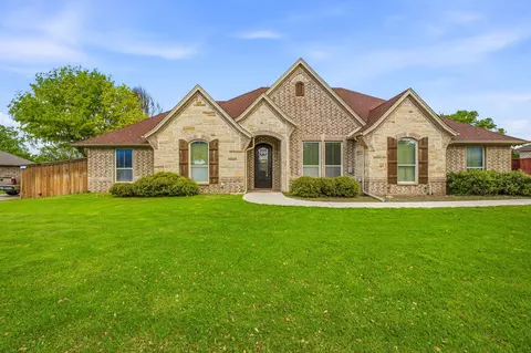 1035 Walking Horse Dr, Stephenville, TX 76401