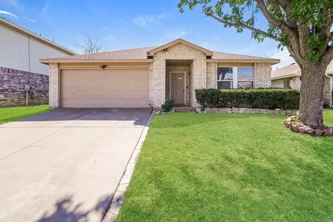 8717 Hunters Creek Dr, Fort Worth, TX 76123