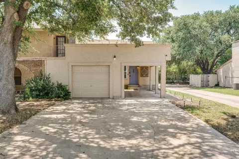 1870 Amber Ln, Carrollton, TX 75007