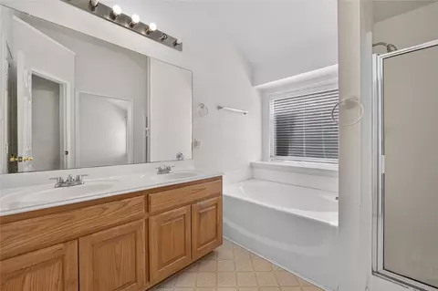 Bath - 803 E Alexander Ln, Euless, TX 76040 photo 2 of 3
