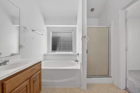 Bath - 803 E Alexander Ln, Euless, TX 76040 photo 3 of 3