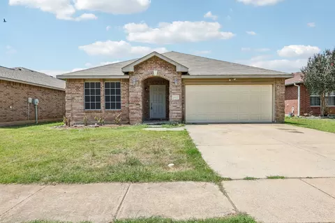 8832 Elk Creek Ln, Fort Worth, TX 76123