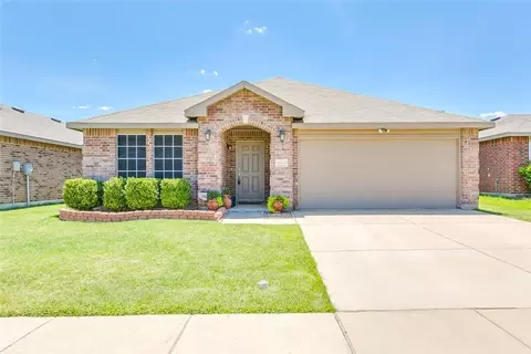 8832 Elk Creek Ln, Fort Worth, TX 76123