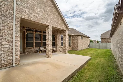 Exterior - 932 Parkside Dr, Argyle, TX 76226 photo 1 of 8
