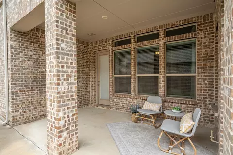 Exterior - 932 Parkside Dr, Argyle, TX 76226 photo 3 of 8