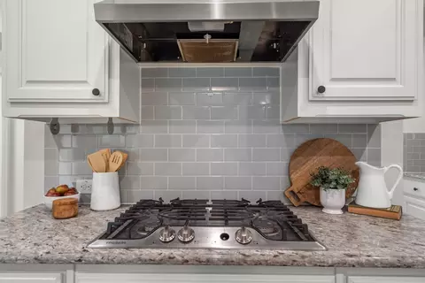 Kitchen - 932 Parkside Dr, Argyle, TX 76226 photo 3 of 4