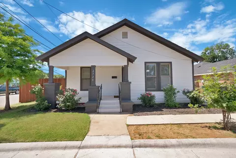 2724 E 12th St, Fort Worth, TX 76111