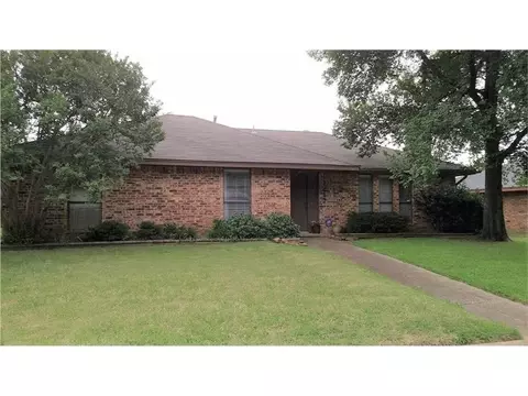 1217 River Oaks Dr, Flower Mound, TX 75028