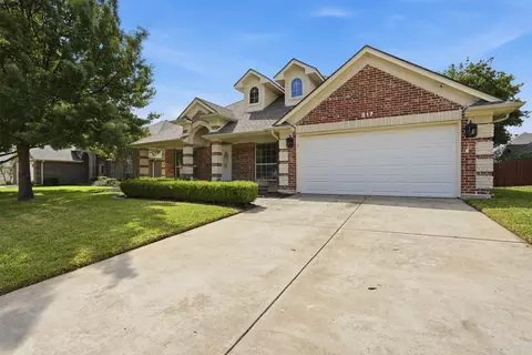 517 Acorn Ct, Saginaw, TX 76179