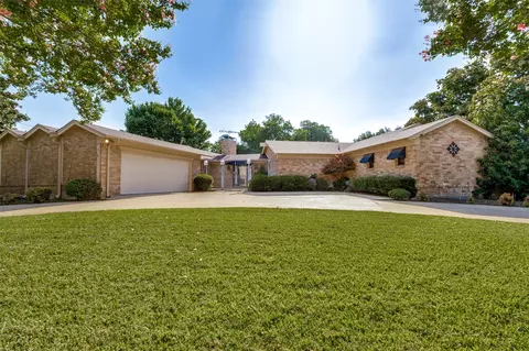6101 Circleview Dr, Haltom City, TX 76180