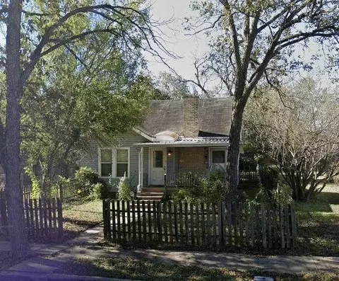 810 N 33rd St, Waco, TX 76707