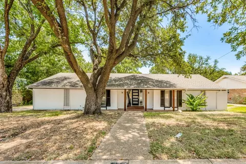 317 Cedar Creek Ct, Fort Worth, TX 76103