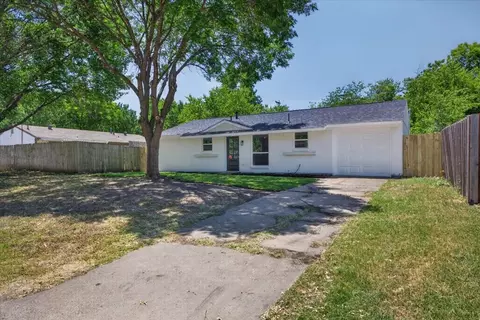 205 Summercrest Blvd, Burleson, TX 76028