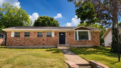 946 Highland Oaks Dr, Dallas, TX 75232