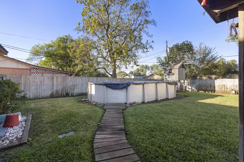 Exterior - 1233 E Park Dr, Mesquite, TX 75149 photo 7 of 7