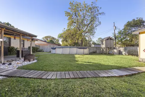 Exterior - 1233 E Park Dr, Mesquite, TX 75149 photo 6 of 7