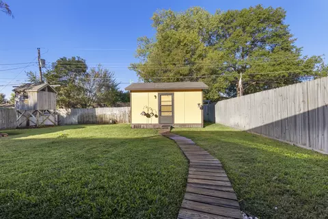 Exterior - 1233 E Park Dr, Mesquite, TX 75149 photo 4 of 7