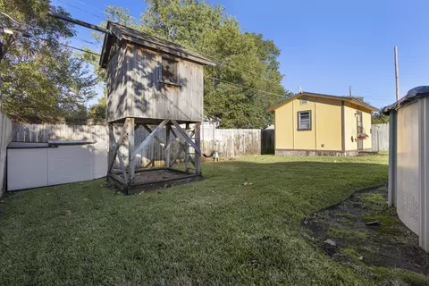 Exterior - 1233 E Park Dr, Mesquite, TX 75149 photo 5 of 7