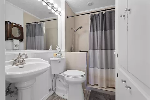Bath - 1233 E Park Dr, Mesquite, TX 75149 photo 1 of 2
