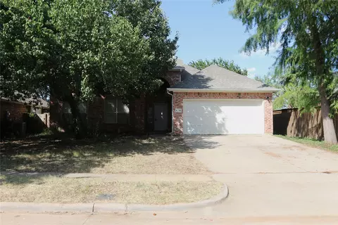 4710 Lincolnshire Dr, Grand Prairie, TX 75052