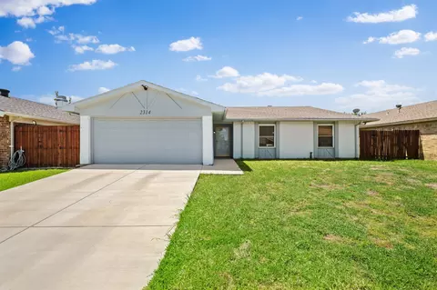 2314 Benbrook Dr, Carrollton, TX 75007