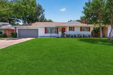 1207 College Oaks Dr, Arlington, TX 76010