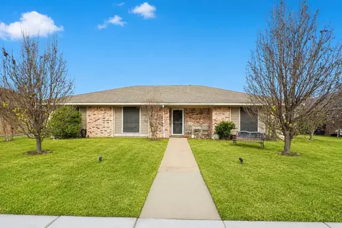 1519 Rocky Point Dr, Lewisville, TX 75077