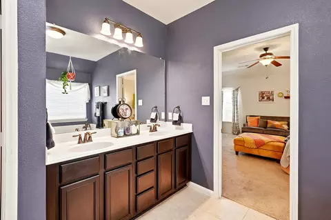Bath - 2416 Fall Leaf Ct, Denton, TX 76209 photo 2 of 4