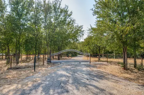 3863 New Hope Rd, Aubrey, TX 76227