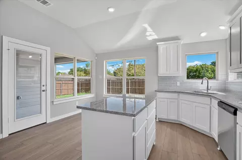 Kitchen - 423 Rose Ave, Cleburne, TX 76033 photo 3 of 4