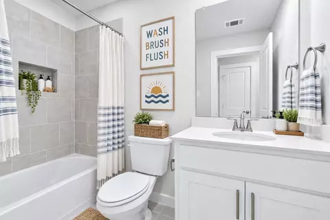 Bath - 423 Rose Ave, Cleburne, TX 76033 photo 1 of 5