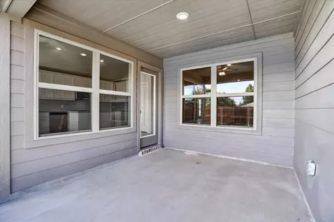 Exterior - 423 Rose Ave, Cleburne, TX 76033 photo 4 of 6