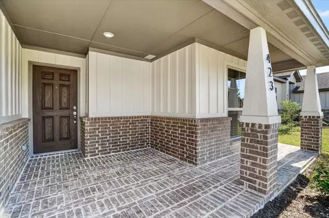 Exterior - 423 Rose Ave, Cleburne, TX 76033 photo 2 of 6