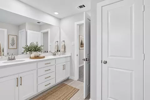 Entry Way - 423 Rose Ave, Cleburne, TX 76033 photo 3 of 4