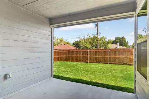 Exterior - 423 Rose Ave, Cleburne, TX 76033 photo 5 of 6