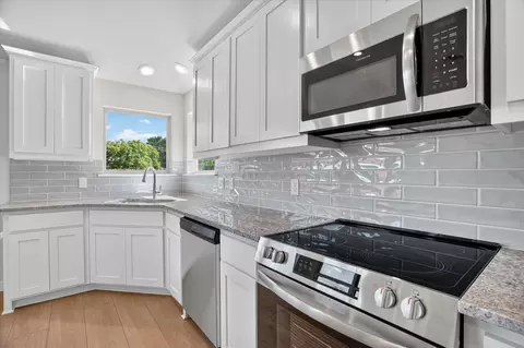 Kitchen - 423 Rose Ave, Cleburne, TX 76033 photo 4 of 4