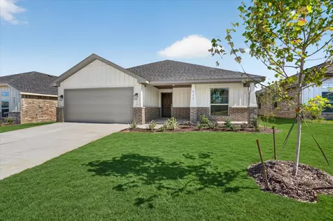 Exterior - 423 Rose Ave, Cleburne, TX 76033 photo 3 of 6