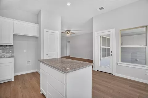 Entry Way - 423 Rose Ave, Cleburne, TX 76033 photo 2 of 4