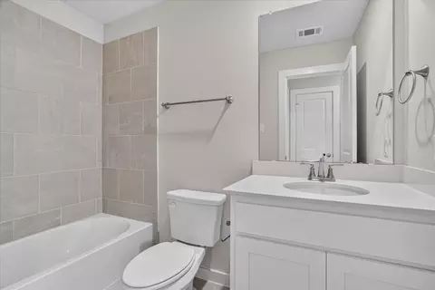 Bath - 423 Rose Ave, Cleburne, TX 76033 photo 2 of 5
