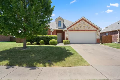 104 Holly St, Waxahachie, TX 75165