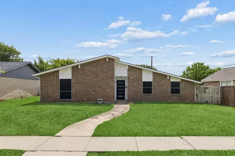 713 Kathryn Dr, Lewisville, TX 75067