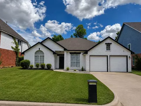 2202 S Branch Dr, Arlington, TX 76001