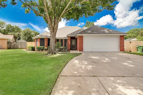 4908 Oldfield Dr, Arlington, TX 76016