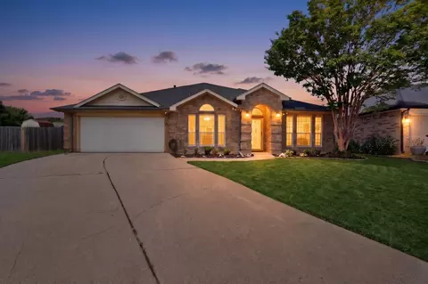 1012 Hidden View Ct, Burleson, TX 76028