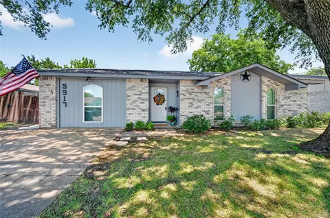 Exterior - 5917 Maple Ln, Rowlett, TX 75089 photo 2 of 8